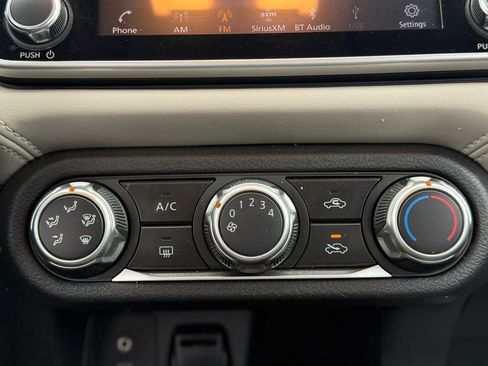 Used 2020 Nissan Versa SV image 31