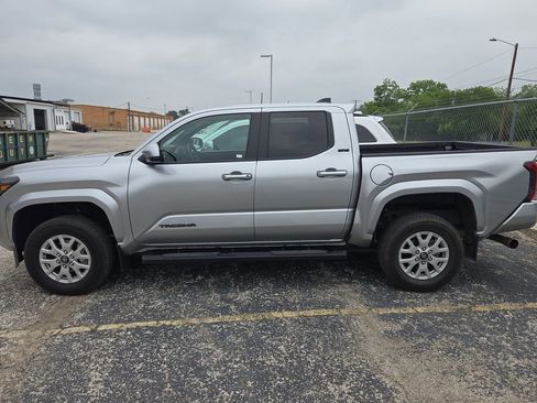 Used 2024 Toyota Tacoma SR5 RWD image 4
