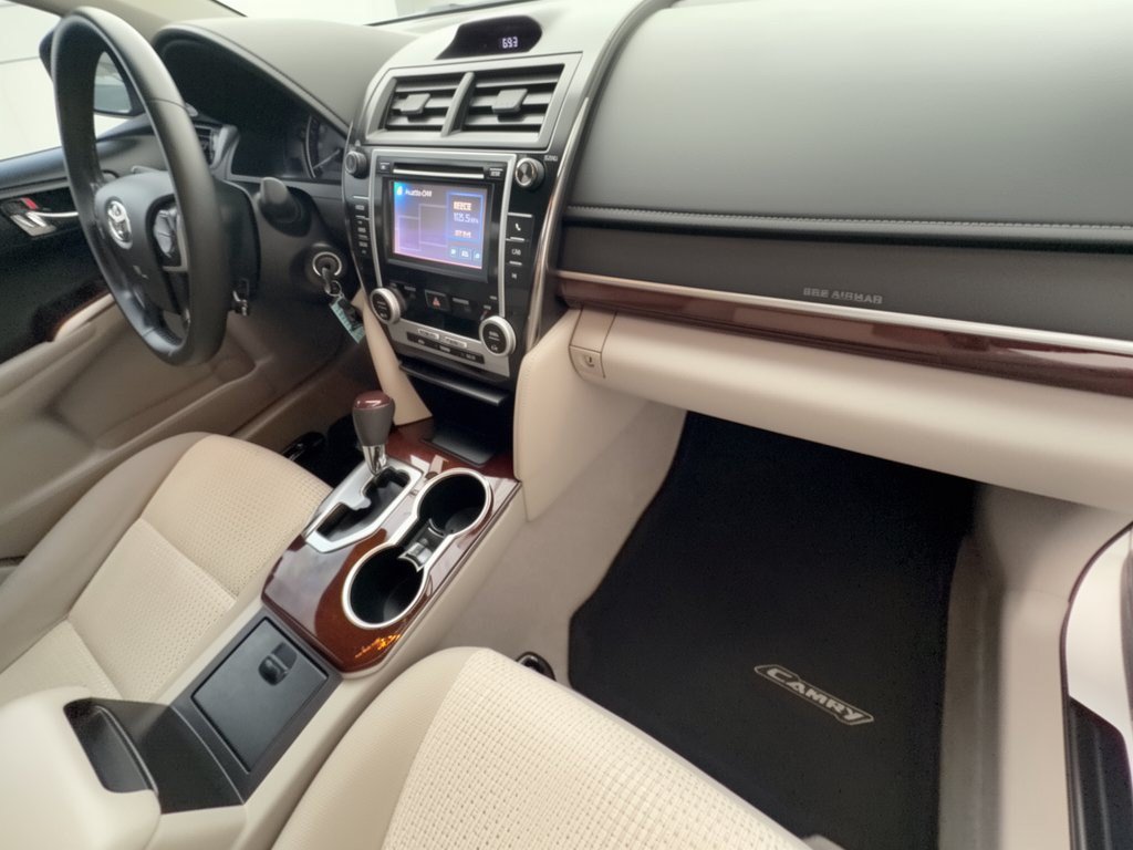 Used 2014 Toyota Camry XLE FWD image 31