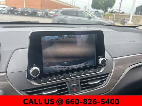 Used 2025 Nissan Altima 2.5 SV FWD image 13