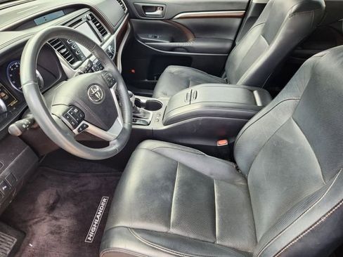 Used 2016 Toyota Highlander Limited FWD image 13