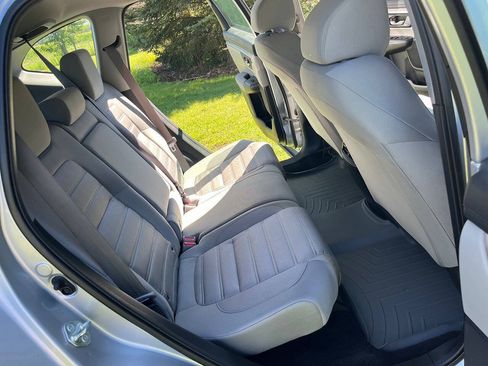 Used 2018 Honda CR-V LX image 6