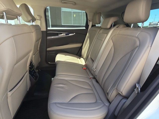 Used 2022 Lincoln Nautilus Reserve AWD/4WD image 12