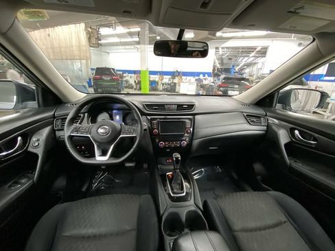 Used 2018 Nissan Rogue SV w/ Sun & Sound Touring Package AWD/4WD image 28