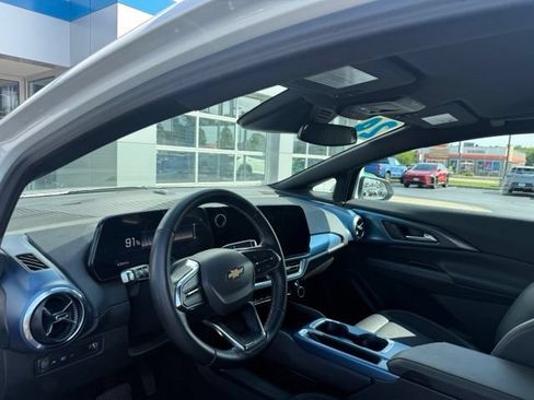 Used 2024 Chevrolet Equinox EV LT FWD image 5