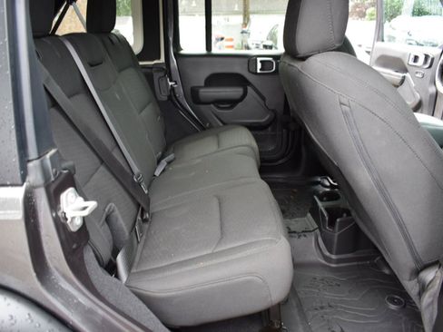 Used 2023 Jeep Wrangler Unlimited Sport AWD/4WD image 35