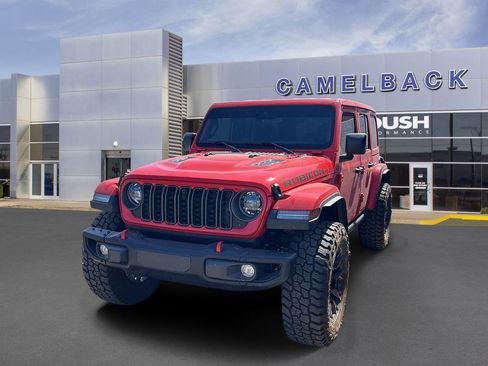 Used 2024 Jeep Wrangler Unlimited Rubicon AWD/4WD image 2