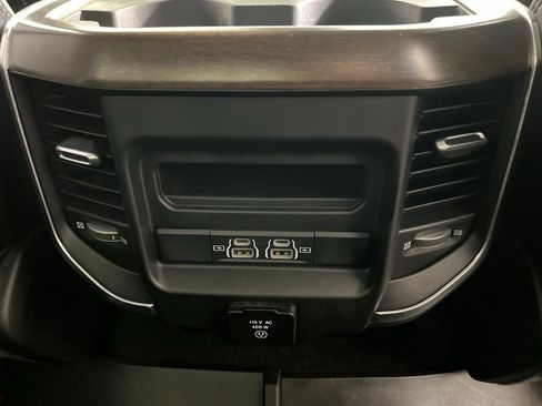 Used 2022 RAM 1500 Laramie AWD/4WD image 9