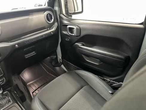 Used 2023 Jeep Wrangler Unlimited Rubicon 4xe w/ Cold Weather Group AWD/4WD image 13