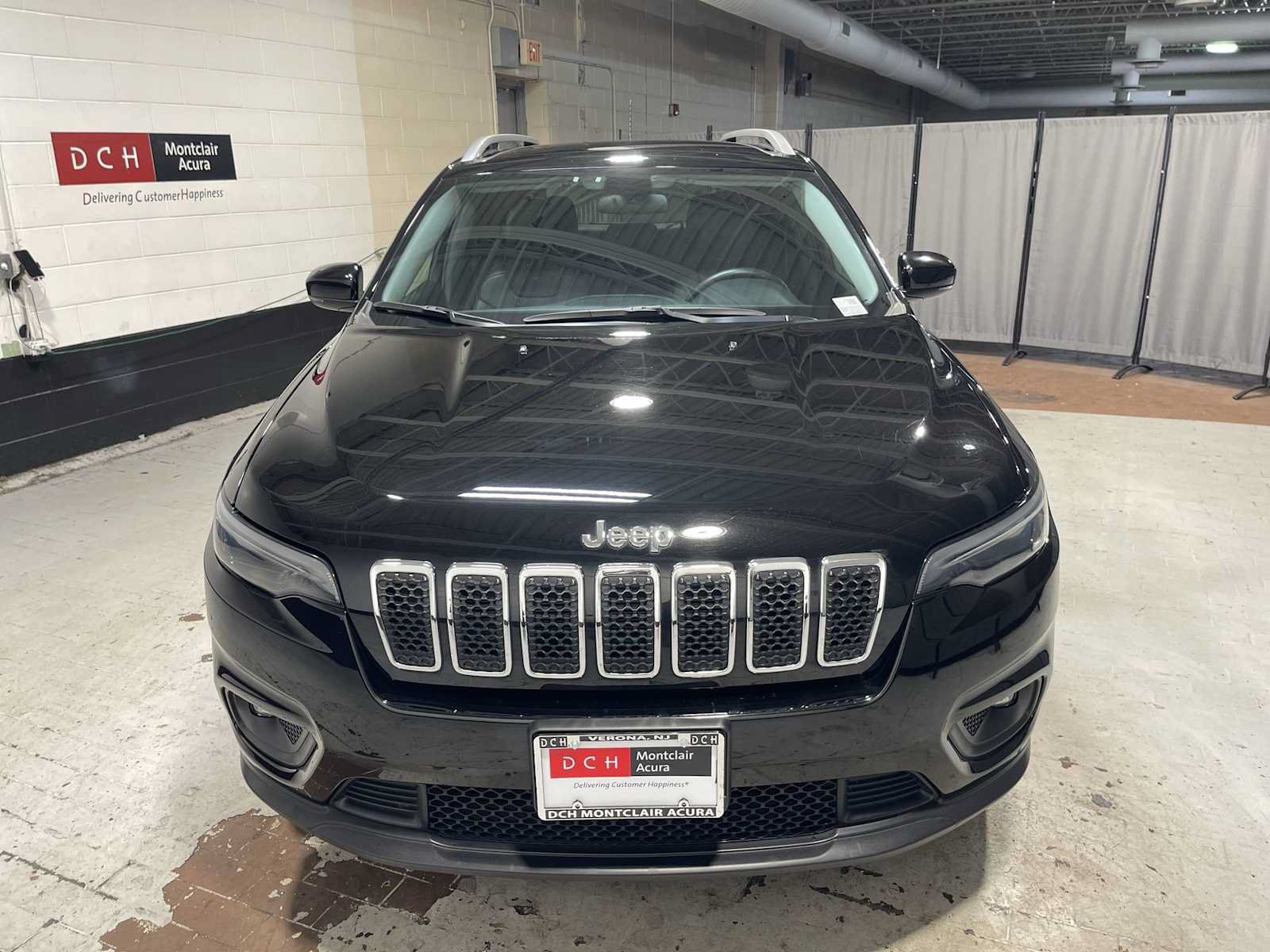 Used 2019 Jeep Cherokee Latitude Plus w/ Cold Weather Group AWD/4WD image 6