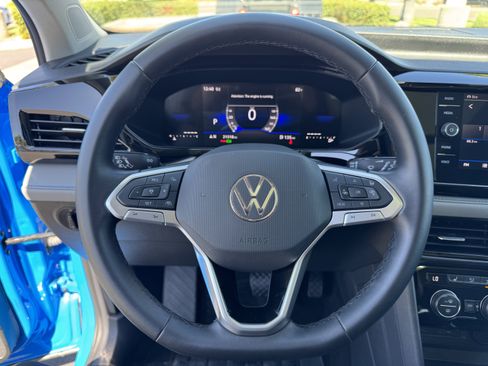 Used 2024 Volkswagen Taos SE image 20