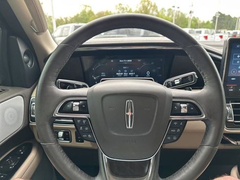 Used 2023 Lincoln Navigator Reserve image 17