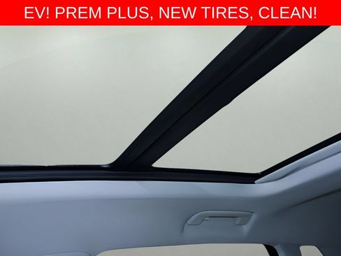 Used 2024 Audi Q8 e-tron Premium Plus w/ Premium Plus Package AWD/4WD image 26