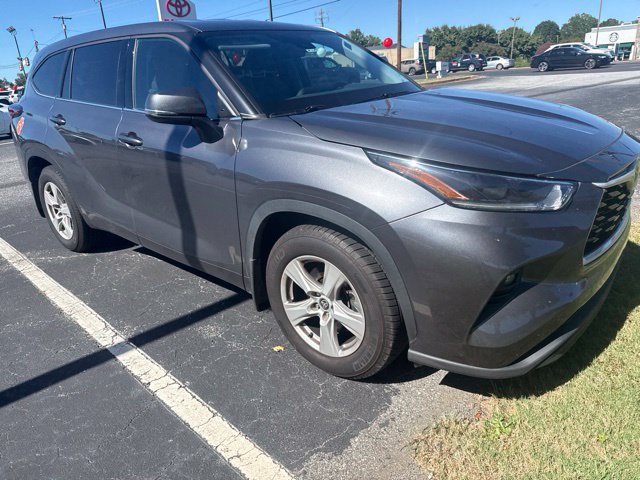Used 2021 Toyota Highlander LE AWD/4WD image 2