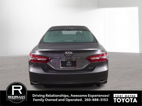 Used 2020 Toyota Camry XLE w/ Navigation Package FWD image 9