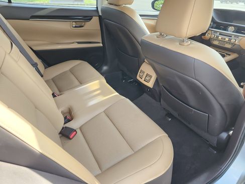 Used 2016 Lexus ES 350 w/ Premium Package w/Wood Trim FWD image 23