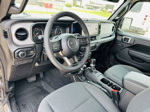 New 2025 Jeep Gladiator Sport image 13