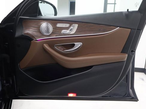 Used 2017 Mercedes-Benz E 300 4MATIC image 17