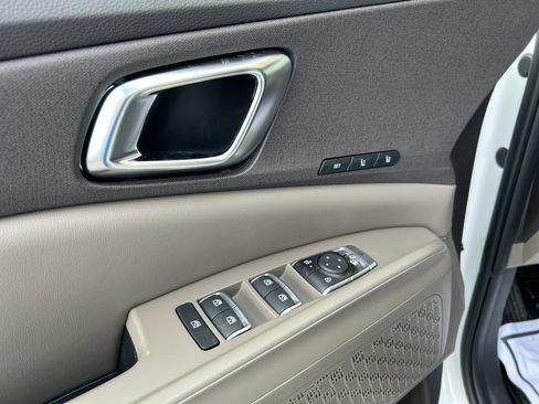 New 2026 Kia Carnival EX FWD image 18