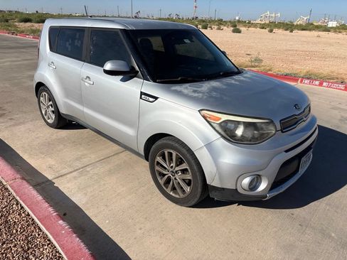 Used 2018 Kia Soul + FWD image 21