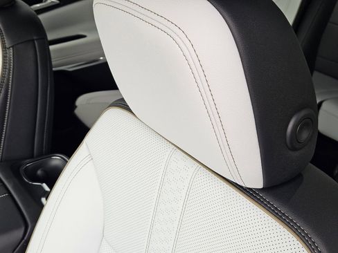 New 2026 Chevrolet Traverse High Country FWD image 26