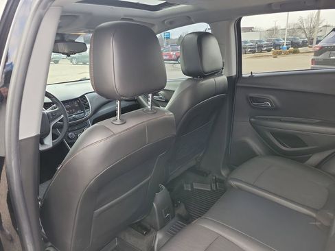 Certified 2020 Chevrolet Trax LT w/ Sun & Sound Package image 30