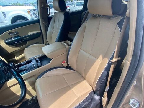 Used 2017 Kia Sedona LX w/ LX Essentials Premium Package image 11