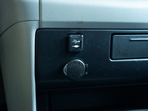 Used 2020 Toyota Sienna L image 28