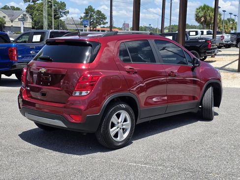 Used 2021 Chevrolet Trax LT w/ LT Convenience Package FWD image 6