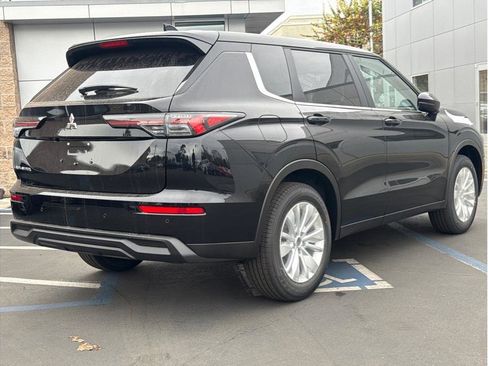 New 2026 Mitsubishi Outlander ES FWD image 5