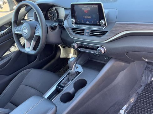 Certified 2025 Nissan Altima 2.5 SV image 9