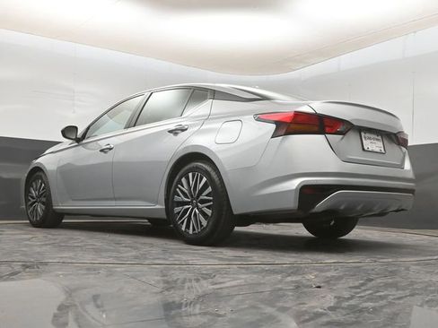 Used 2024 Nissan Altima 2.5 SV image 19