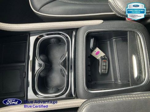 Used 2024 Chrysler Pacifica Limited image 11