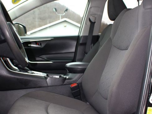 Used 2021 Toyota RAV4 XLE w/ Convenience Package image 17