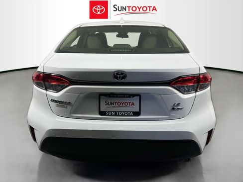 Used 2025 Toyota Corolla LE w/ Convenience Package image 5