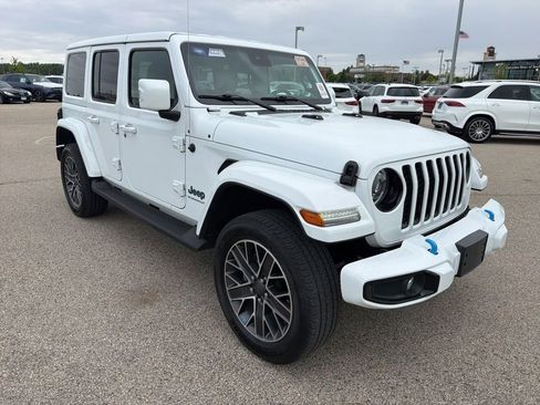 Used 2023 Jeep Wrangler Unlimited Sahara AWD/4WD image 3