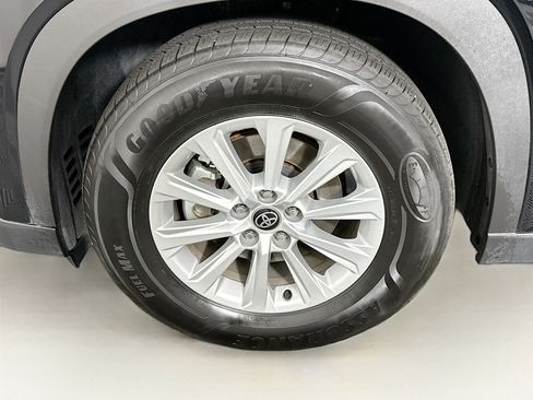 Used 2025 Toyota Grand Highlander XLE image 11