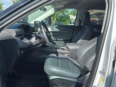 Used 2026 Ford Explorer Active w/ Active Comfort Package AWD/4WD image 9