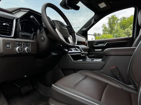Used 2026 GMC Sierra 1500 Denali w/ Technology Package AWD/4WD image 16