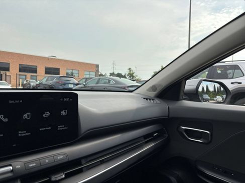 Used 2025 Kia K4 FWD image 33