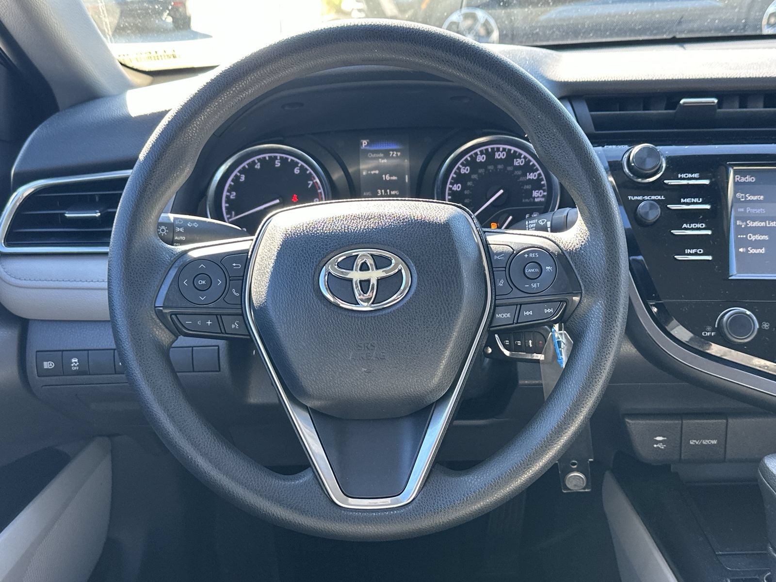 Used 2018 Toyota Camry LE FWD image 19