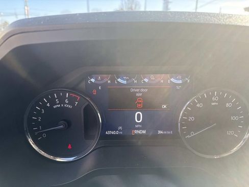 Used 2024 Ford Expedition XLT image 14