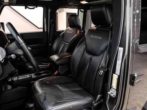 Used 2016 Jeep Wrangler Unlimited Sahara w/ Dual Top Group AWD/4WD image 40
