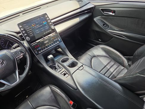 Used 2019 Toyota Avalon Touring FWD image 12