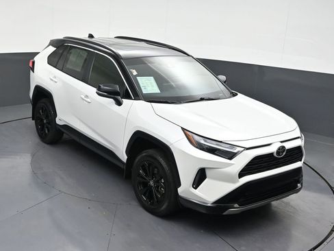 Used 2025 Toyota RAV4 XSE image 19