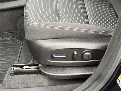 Used 2023 GMC Terrain SLE w/ Driver Convenience Package image 22