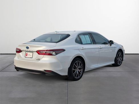 Used 2023 Toyota Camry XLE image 5