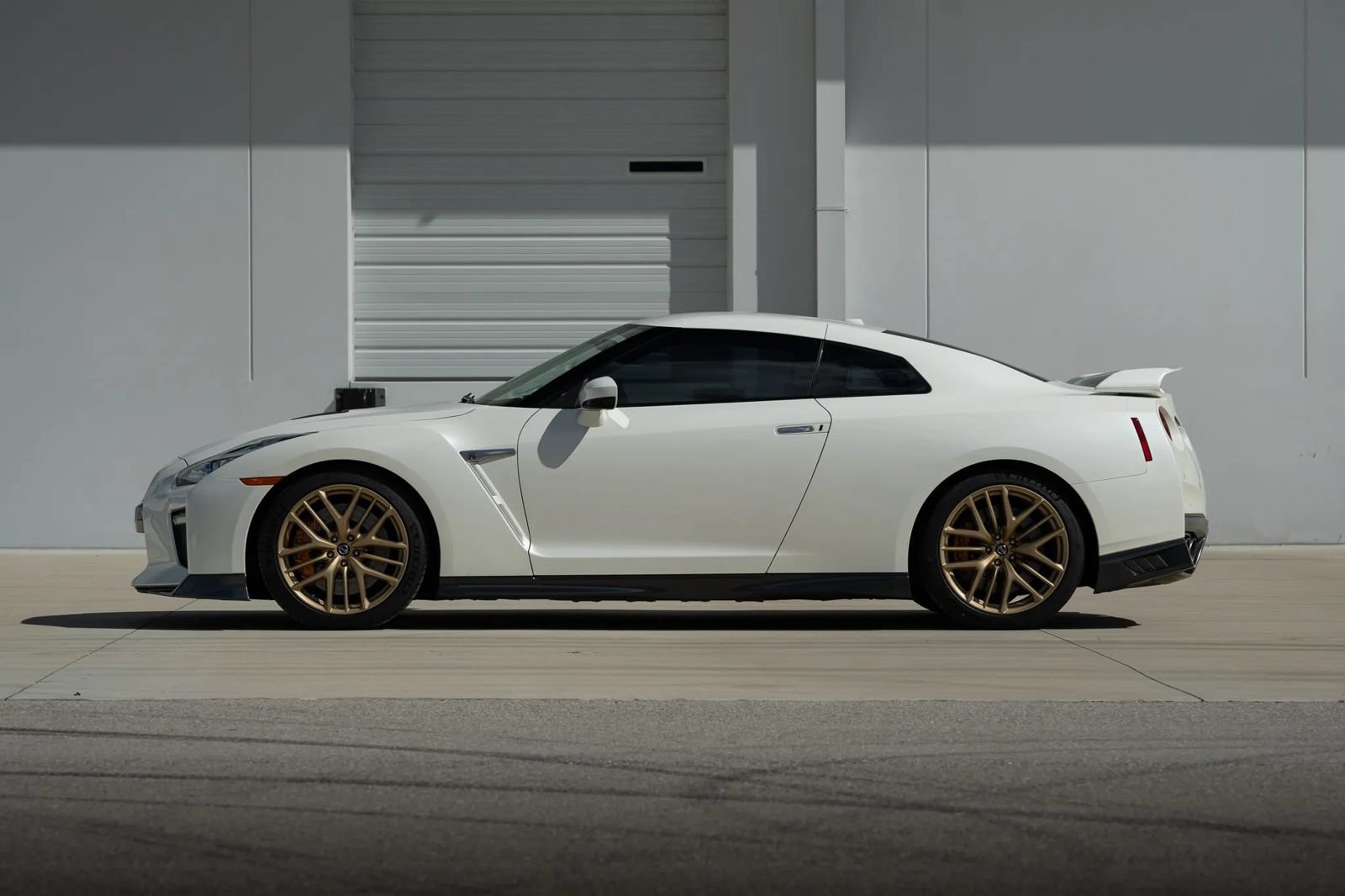 Used 2017 Nissan GT-R Premium w/ Premium Interior Package AWD/4WD image 10