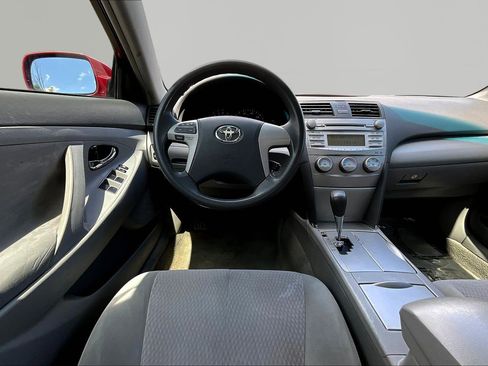 Used 2011 Toyota Camry LE FWD image 8