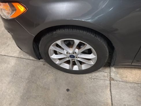 Used 2020 Ford Fusion SE image 23